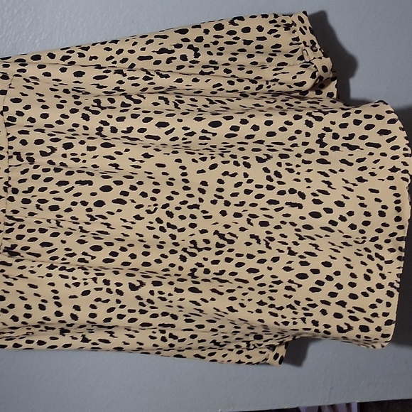 Vince Camuto Tan and Black Blouse - Picture 2 of 5